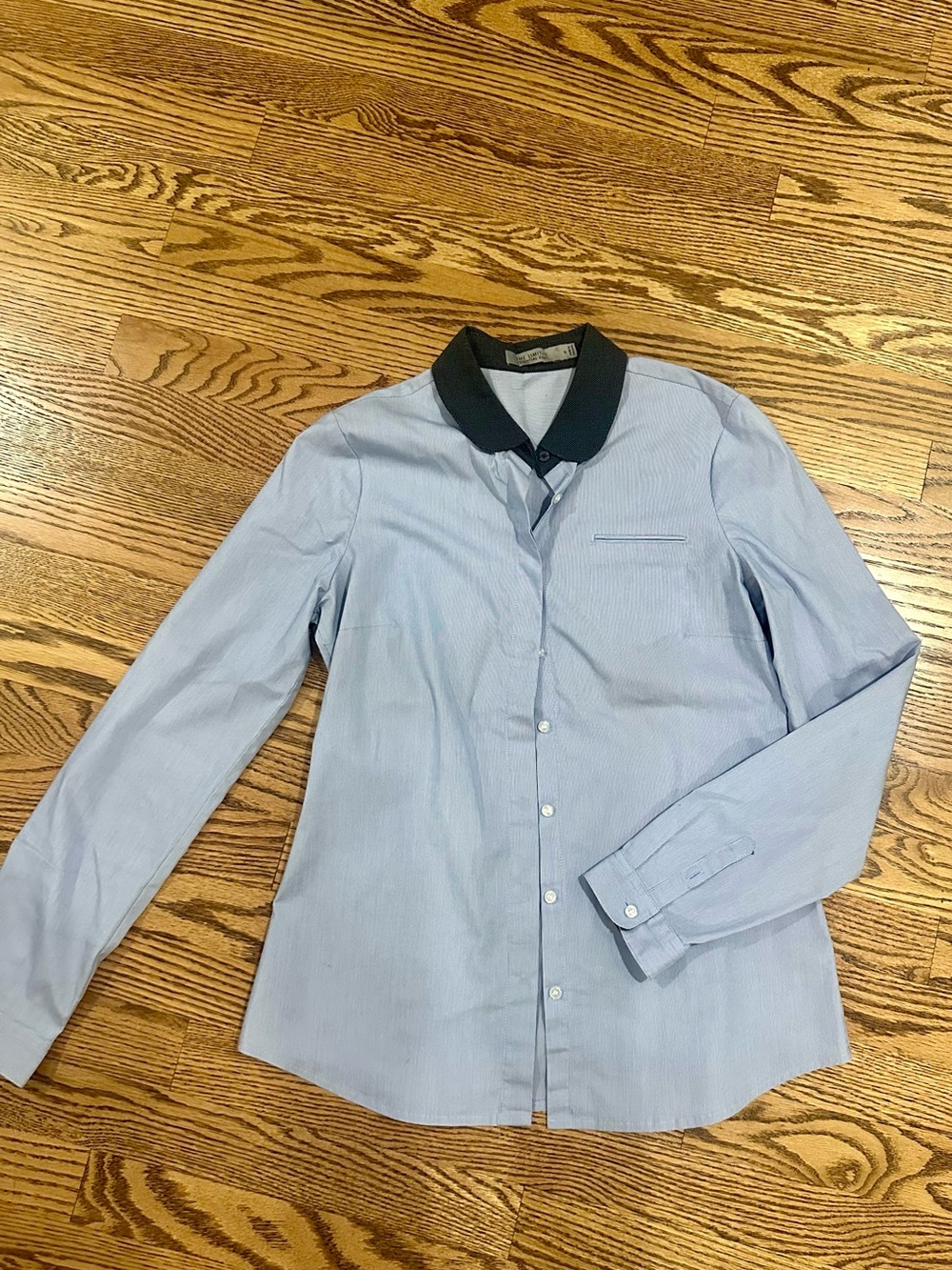 The Limited Essential Shirt in Light Blue Contrast Collar